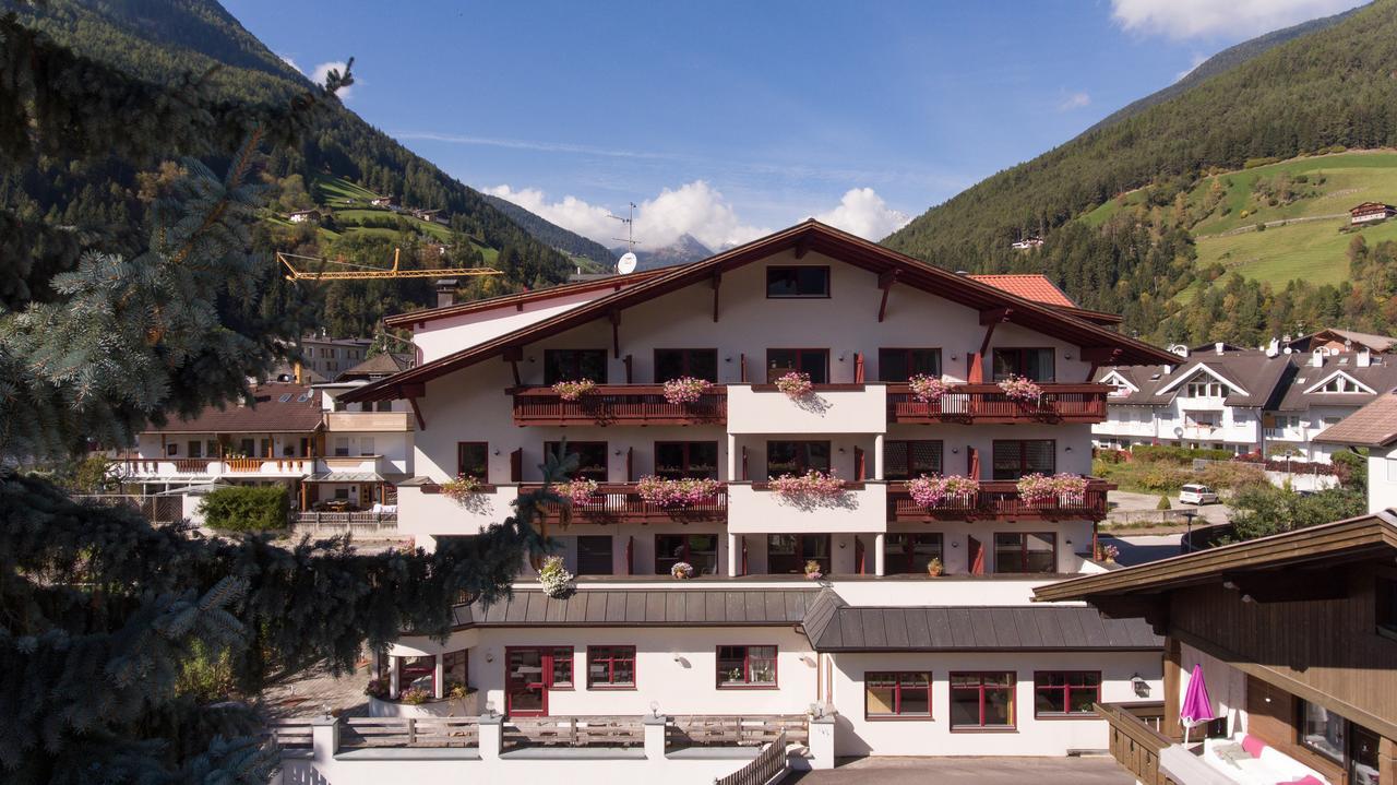 Hotel Hellweger Campo Tures Exterior foto